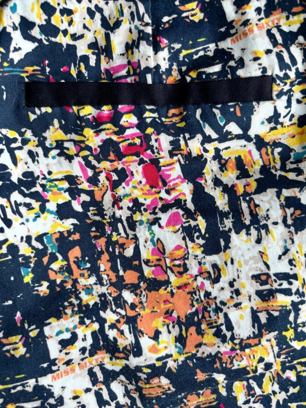 Miss Sixty Y2K/2010s Low-rise Multicolor Abstract Print Short Shorts (XS) - Picture 5 of 7
